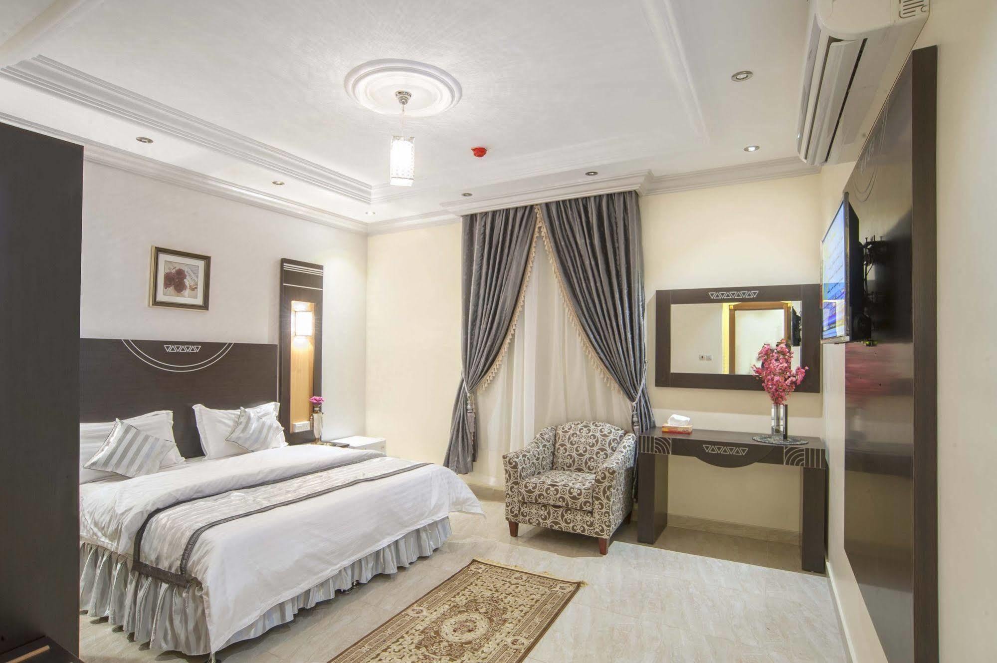 Al Ezzah Palace Hotel Suites Dżedda Zewnętrze zdjęcie