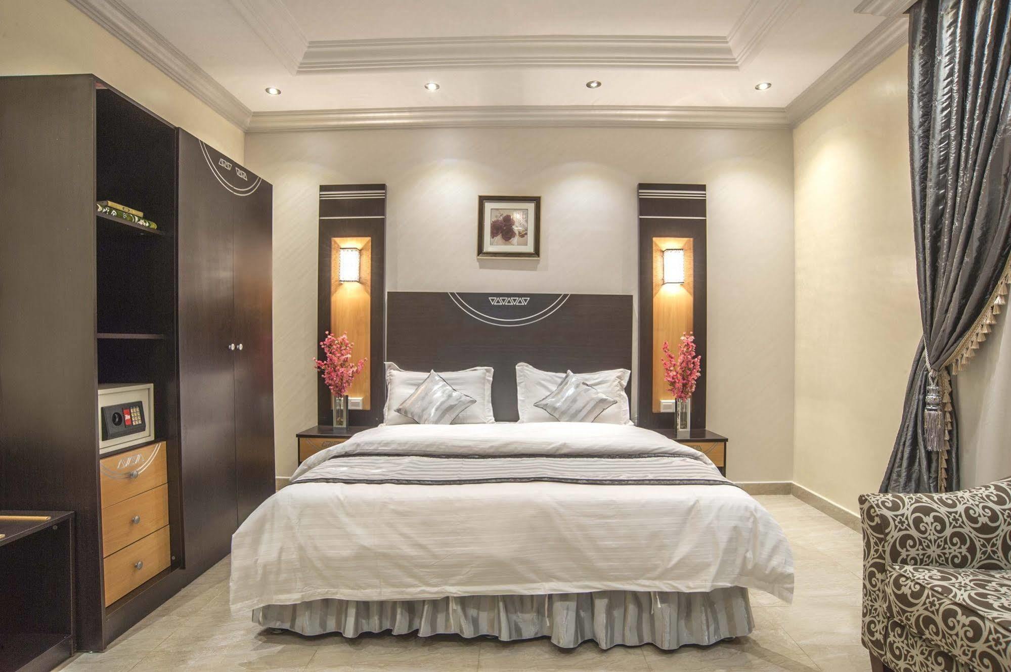 Al Ezzah Palace Hotel Suites Dżedda Zewnętrze zdjęcie